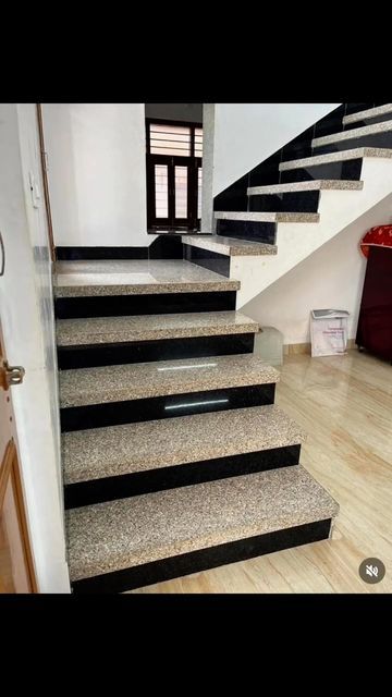 Salasar Marble & Granite (@smgmarble) • Instagram photos and videos Staircase Granite Design, Stairs Landing Design, Granite Stairs, Stairs Landing, Home Stairs Design, House Stairs, Marble Granite, Marble Design, Staircase Design