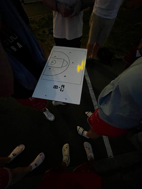 Basketball Manifestation, Basketball Training Aesthetic, Basketball Team Aesthetic, College Basketball Aesthetic, Playing Basketball Aesthetic, Hooper Aesthetic, Crocs Aesthetic, Basket Training, Manifesting 2024