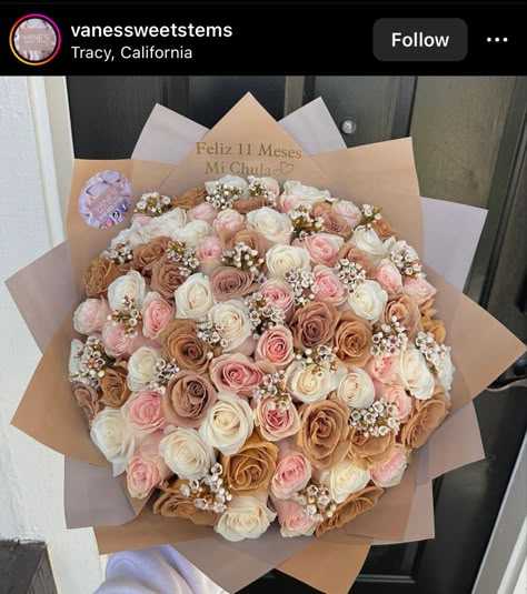 Neutral Rose Bouquet, Ramo Ideas, Roses Bouquet Gift, Ribbon Flowers Bouquet, Flower Boquet, Birthday Flowers Bouquet, Luxury Flower Bouquets, Money Flowers, Prettiest Bouquet