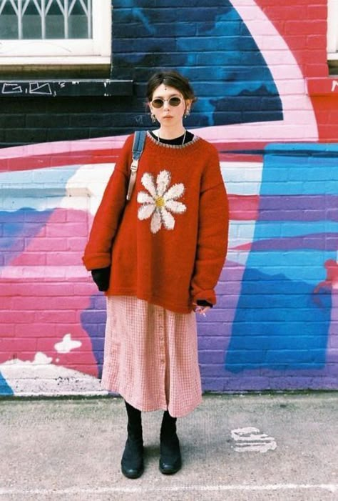 London Street Fashion Women, Cute Styled Outfits, Casual Street Style 2020, Pinterest Looks Outfit, Colorful Skirt Outfits Winter, Electric Fashion Style, London Casual Style, London 90s Fashion, Cool Outfits Women Street Styles