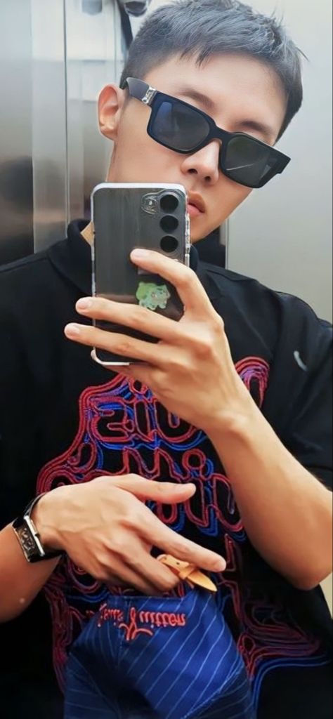 Jhope Selfie, J-hope Selfie, August 2023 Wallpaper, Hobi Core Aesthetic, J-hope Outfit, J-hope Boyfriend Material, Best Camera For Photography, 2023 Wallpaper, Bts Predebut