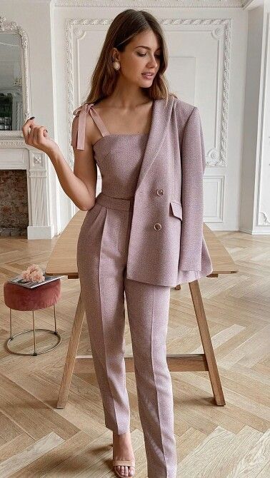 Formal Work Outfit, Buisness Outfits, Lady Suits, Russian Clothing, Work Outfit Inspiration, Spring Work Outfits, Frilly Dresses, Woman Suit Fashion, Stylish Work Outfits