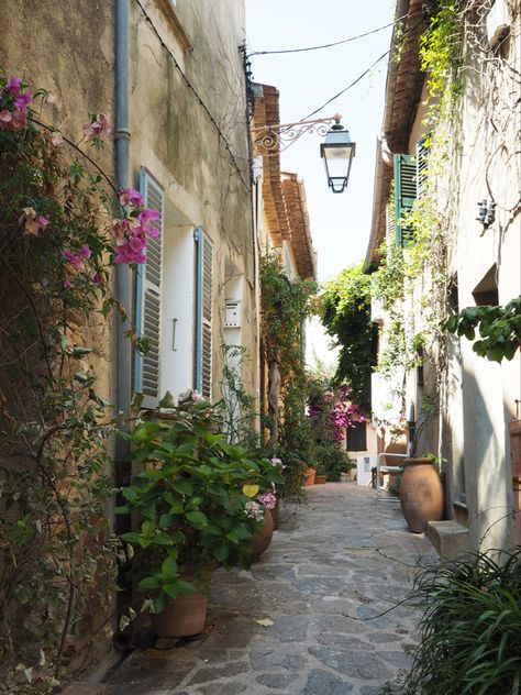 South Of France Aesthetic Vintage, Honeymoon Vibes, European Village, French Aesthetic, France Aesthetic, French Summer, French Street, French Culture, French Countryside