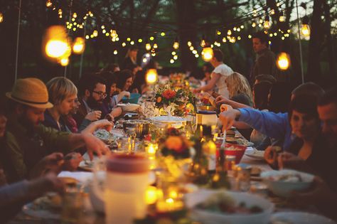 Outdoor dinner party party lights decor outdoors formal dinner party ideas exterior Summer Solstice Party, Solstice Party, Outdoor Dinner Parties, Dinner Party Summer, Outdoor Dinner, Carton Invitation, Garden Parties, Summer Dinner, Backyard Party