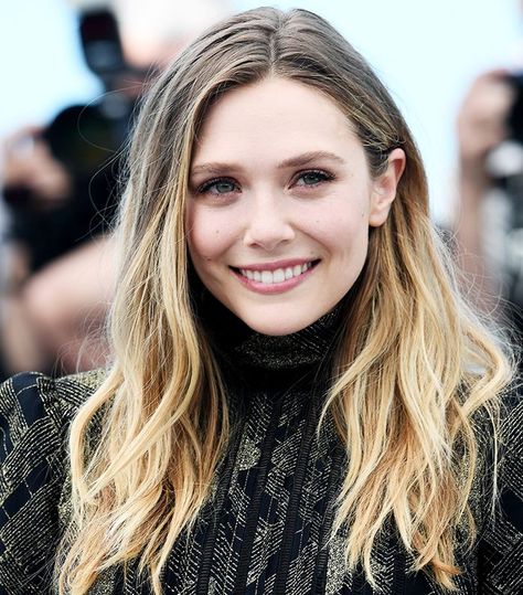 11 Low-Maintenance Hair Colour Ideas That Look Better Grown Out via @ByrdieBeautyAU Champagne Blond, Champagne Blonde Hair, Butter Blonde, Brown To Blonde Ombre, Beige Blond, Blond Balayage, Golden Blonde Hair, Elizabeth Olsen Scarlet Witch, Light Blonde Hair