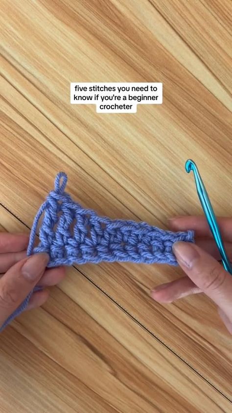 5 beginner crochet stitches every crochet beginner needs to learn 👩‍❤️‍👨👩‍❤️‍👨👩‍❤️‍👨 Beginner Crochet Stitches, Projek Mengait, Learn Crochet Beginner, Hdc Crochet, Triple Crochet Stitch, Triple Crochet, Crochet Hdc, Slip Stitch Crochet, Treble Crochet