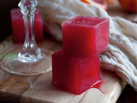 7 Genius Flavored Ice Cube Recipes Orange Ice Cubes, Mimosa Champagne, Flavored Ice Cubes, Blood Orange Juice, Flavor Ice, 5 O Clock Somewhere, Drink Me, 5 O Clock, Adult Beverages