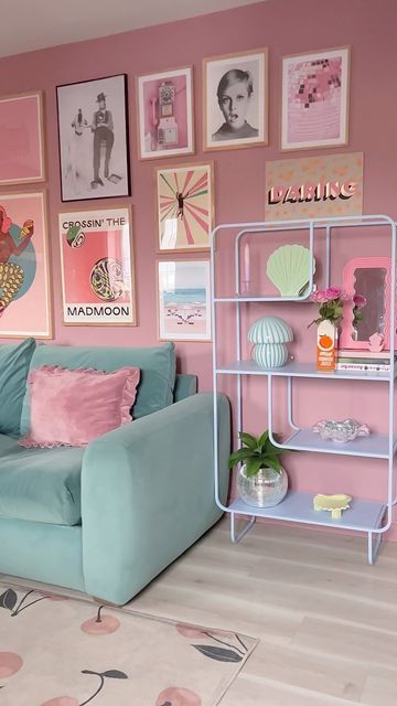 Colourful Home Inspiration, Small Place Decoration Ideas, Blue Pink Room Decor, Pastel Purple Home Decor, Simple Colourful Bedroom, Pastel Shelf Decor, Bright Pastel Room, Pastel Room Design, Pastel Rainbow Living Room