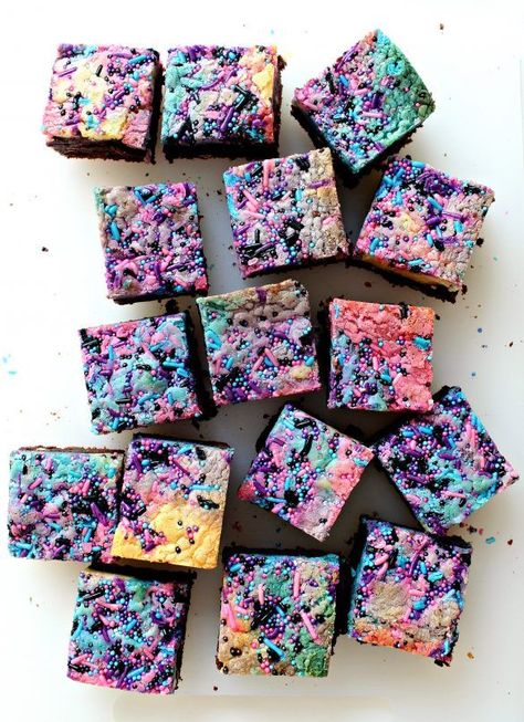 Galaxy Brownies feature swirls of colorful blondie with star speckled, fudgy brownie. Appropriately, this chewy, chocolate deliciousness is “out of this world”!|themondaybox.com Diy Cosmic Brownies, Purple Brownies, Decorated Brownies Birthday, Colorful Brownies, Space Brownies, Disco Desserts, Brownie Topping Ideas, Blue Velvet Brownies, Galaxy Brownies