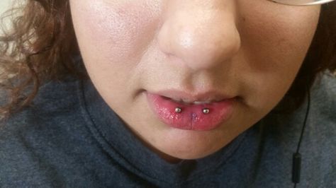 Horizontal Labret Piercing, Horizontal Lip Piercing, Vertical Labret Piercing, Vertical Labret, Ideas Uñas, Face Piercings, Labret Piercing, Cute Piercings, Bad Vibes