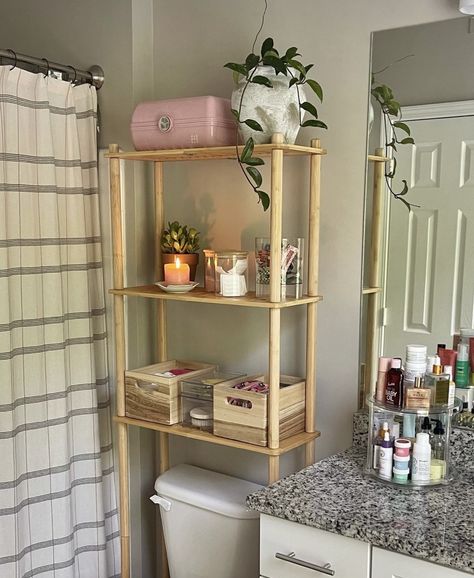 Bathroom Apt Ideas, Restroom Organization Ideas Storage, Bathroom Decor Women, Aesthetic Apartment Organization, Simple Bathroom Aesthetic, Home Inspo Bathroom, Cute Half Bathroom Ideas, Small Bathroom Aesthetic Ideas, Over The Toilet Storage Ideas Diy Tiny Bathrooms