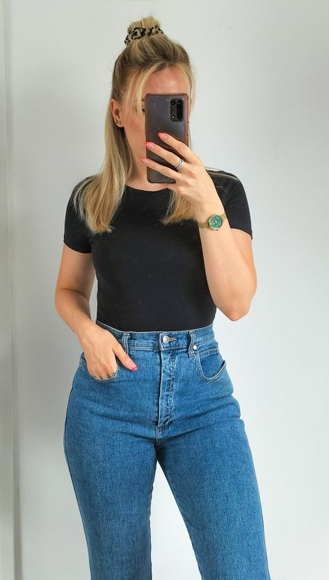 Black Top And Blue Jeans Outfit, Black Top Blue Jeans Outfit, Light Jeans Outfit, Night Reception, Sunday Ootd, Blue Jean Outfits, Casual Dressing, Black Cropped Tank, Light Jeans