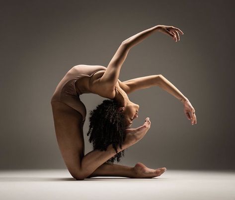 Contemporary Dance Photography Poses, Contemporary Dance Photography, Modern Dance Photography, Acro Dance, Black Dancers, Dance Picture Poses, Dance Photo Shoot, Dancer Poses, Dance Photography Poses