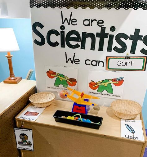 Science Center Wall Decor Preschool, Science Table Kindergarten, Discovery Area Ideas Preschool, Prek Science Center Setup, Eyfs Science Area, We Are Scientists Preschool, Science Table Ideas For Preschool, Prek Science Centers, Discovery Center Preschool Ideas