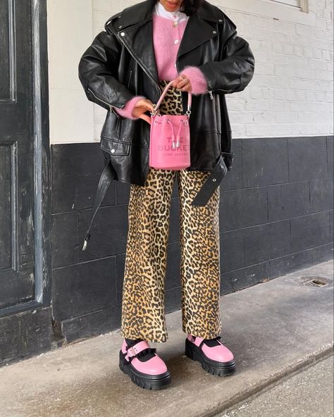 A leopard print and pink outfit combo (again) 🐆🎀 Featuring my fave thrifted leather jacket £24.99 from @ageuk_shop which I’ll never be… | Instagram Colourful Leather Jacket, Pink And Leopard Outfit, Leopard Jacket Outfit, Colorful Leather Jacket, Pink Jeans Outfit, Pink Fall Outfits, Pink Jacket Outfit, Rising Signs, Leopard Print Outfits