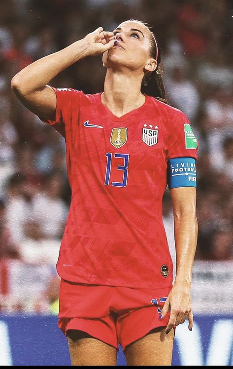 Woman Soccer, Us Women's National Soccer Team, Soccer Decor, Messi Gif, Uswnt Soccer, Female Soccer, Women Soccer, Alex Morgan Soccer, Soccer Photography