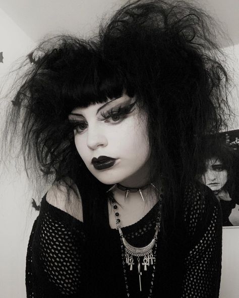 Trad Goth Outfit, Grunge Goth Aesthetic, Alt Culture, Trad Goth Outfits, Dark Gothic Fashion, Trad Goth Makeup, Goth Outfit Inspo, Alternative Subcultures, Goth Club