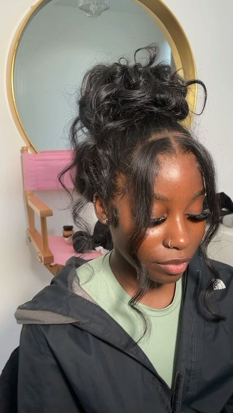 Bun With Curls, Curly Bun Hairstyles, Birthday Hairstyles, Protective Hairstyles Braids, Trendy Hairstyle, Bun Hairstyle, Pin Up Hair, Messy Bun Hairstyles, Black Curly Hair