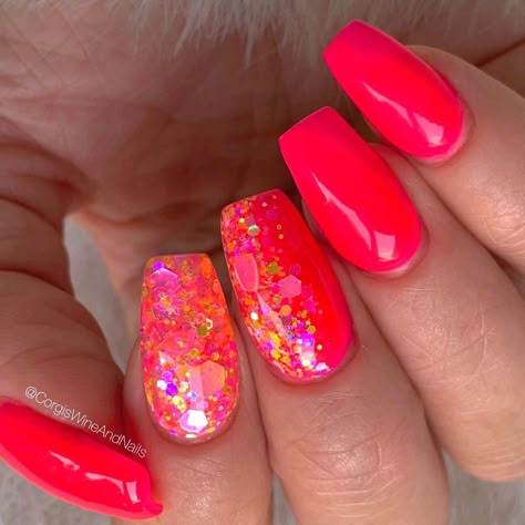 Bright Summer Nails With Glitter, Coral Glitter Nails Summer, Bright Coral Nails With Glitter, Coral Sparkle Nails, Neon Coral Nails Design, Bright Glitter Nails Summer, Bright Classy Summer Nails, Neon And Glitter Nails, Neon Glitter Nails Summer