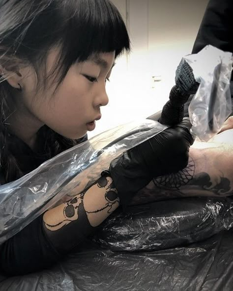 Tattoo Artist Aesthetic, Cover Up Tattoo Design, Japanese Tattoo Artist, Tattoo After Care, Designer Tattoo, Tattoo Ideas Unique, Tattoo Designer, Inspo Tattoo, Tattoo Techniques