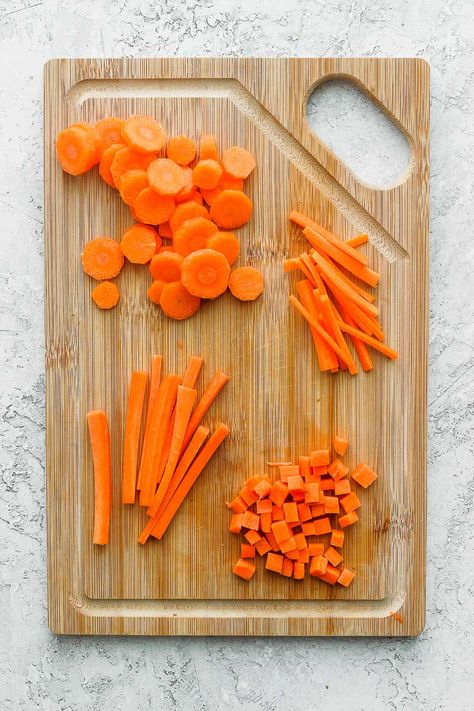 How To Dice Carrots, How To Cut Carrots, Carrot Carving, Diced Vegetables, Carrot Pasta, Carrot Recipe, Sliced Carrots, Fresh Carrots, Matchstick Carrots