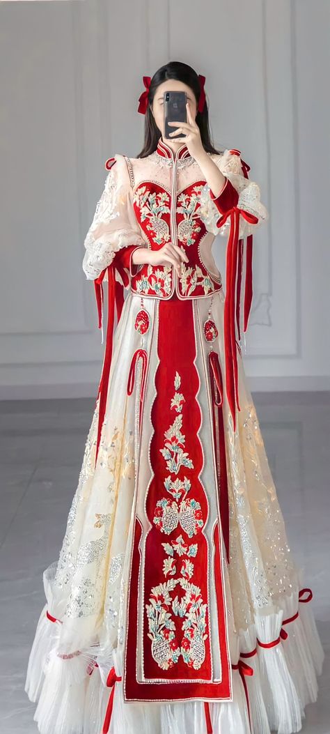 Wedding Dress For Girls, Chinese Clothing Traditional, Baju Kahwin, Traditional Asian Dress, Fashion Wedding Dress, Chinese Wedding Dress, Gaun Fashion, Gowns Dresses Elegant, Wedding Dresses For Girls