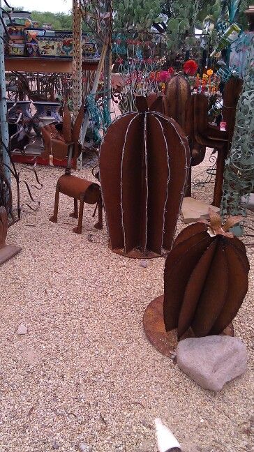 Cowboy Metal Art, Lodge Landscaping, Metal Yard Art Ideas, Metal Cactus, How To Make Metal, Metal Sculpture Artists, Rustic Wood Projects, Iron Fire Pit, Welding Ideas