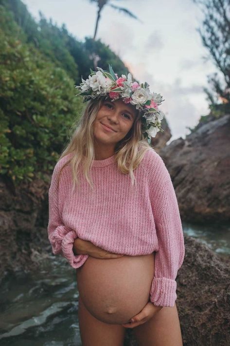 White Haku Lei, Maternity Flower Crown, Haku Lei, White Flower Crown, Pregnancy Photoshoot, White Flower, Flower Crown, Pink And White, Lei