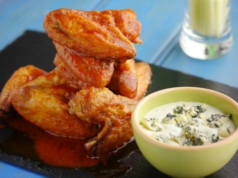 Buffalo Wings Recipe Maryland Chicken, Hot Wing Sauce Recipe, Red Hot Chicken, Glazed Wings, Hot Chicken Wings, Buffalo Hot Wings, Hot Wing Recipe, Wings Recipes, Hot Wing Sauces