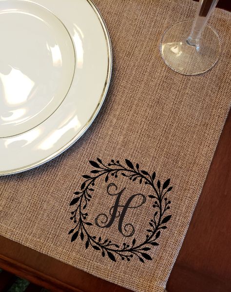 Placemat Packaging Ideas, Placemat Embroidery Ideas, Placemats Ideas Dining Rooms, Kitchen Table Placemats, Easy Placemats, Personalized Placemats, Grey Placemats, Personalised Placemats, Vinyl Placemats