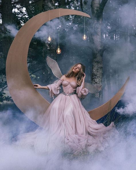 Rosie Hardy, Fairytale Photoshoot, Debut Ideas, Gordon Parks, Fairycore Aesthetic, Fairytale Photography, Aesthetic Japan, Conceptual Photography, Photography Classes