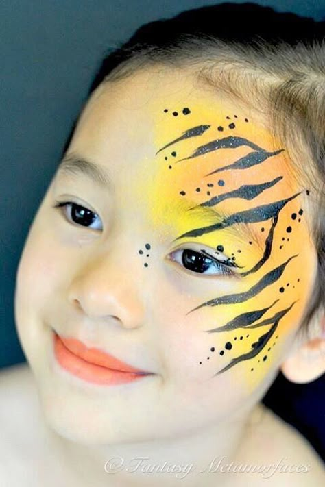 Tiger Eye Face Paint, Jungle Theme Face Painting, Safari Animal Face Paint, Jungle Face Paint Kids, Animal Print Face Paint, Jungle Face Paint, Safari Face Paint, Easy Tiger Face Paint, Simple Tiger Face Paint