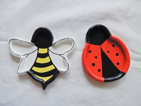 Air Dry Clay Ladybug, Clay Ladybug, Handbuilding Pottery, Crochet Elephant Pattern, Diy Pottery Painting, Ladybug Crafts, Clay Plates, Beginner Pottery, Diy Wax