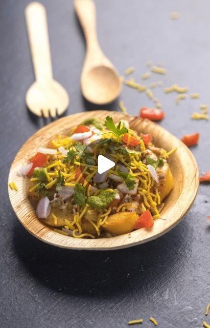 Reshu Drolia on Instagram: "Treat yourself with this amazing Mini Idli Chaat. Chatpata bhi bhi aur tasty bhi..🔥 . #chaat #idlichaat #snacks #Indianfood #Foodie #mintsrecipes #idli #indiansnacks" Mini Idli Recipe, Mini Idli, Idli Recipe, Indian Dessert, Chaat Recipe, Indian Dessert Recipes, Indian Desserts, Indian Snacks, Treat Yourself