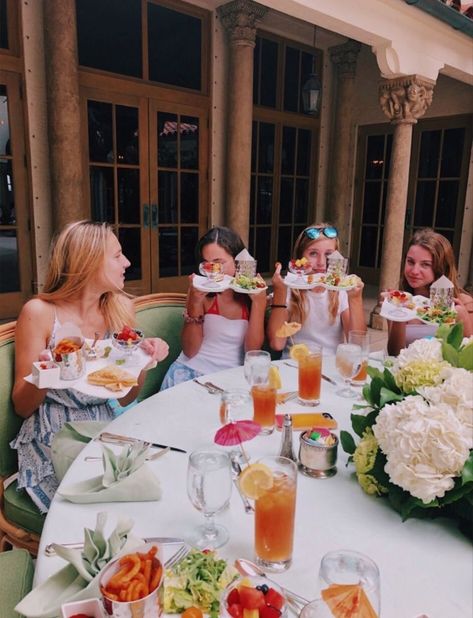 Brunch Astethic Instagram, Bachelorette Brunch Restaurant, Brunch Vibes Aesthetic, Ladies Brunch Aesthetic, Friends At Brunch, Fancy Brunch Aesthetic, Brunch With Girlfriends, Boozy Brunch Aesthetic, Summer Brunch Aesthetic