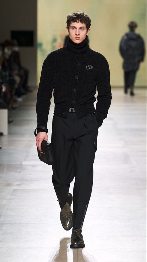 Male Formal Wear Aesthetic, Male Runway Models, Fall Fashion Men, Mens Fashion Week Street Style, Black Outfit Men, High Fashion Men, Black Men Street Fashion, Concept Clothing, Mens Outfit Inspiration