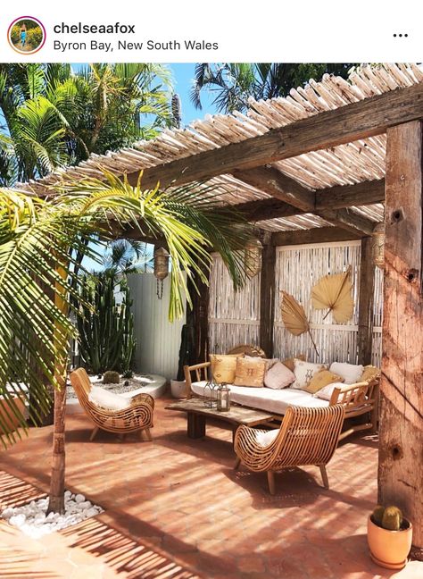 Polynesian Style Home, Boho Pergola Ideas, Palapas Ideas Patios, Boho Pergola, Tropical Pergola, Tiny Cottage, Tropical Oasis, Outdoor Inspirations, Tropical Houses