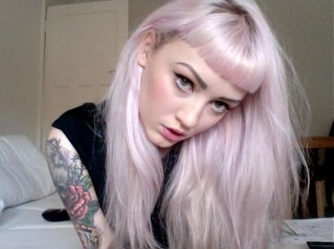 Platinum blonde hair colour with a pink tone; I wish I could get away with this... Light Pink Hair, Baby Bangs, Pastel Pink Hair, Short Bangs, Platinum Blonde Hair, Pastel Hair, Pony Hair, Hair Inspiration Color, Hair Envy