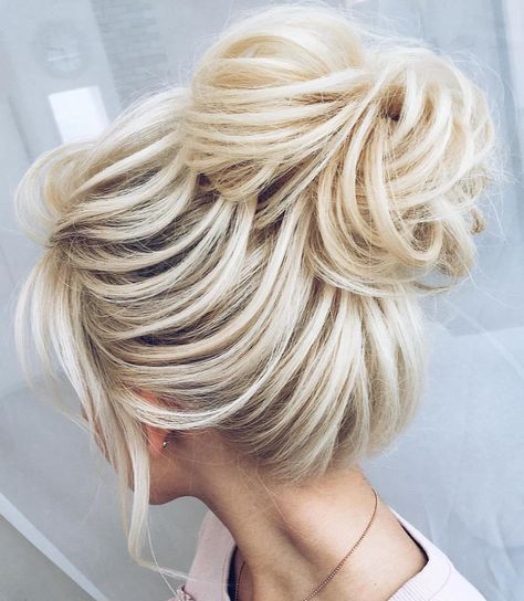 Soft Blonde Bun Updo Blonde Bun, Hair Messy, Bouffant Hair, Soft Blonde, Asymmetrical Hairstyles, Top Knot Hairstyles, Messy Buns, Hair Magazine, Shoulder Hair