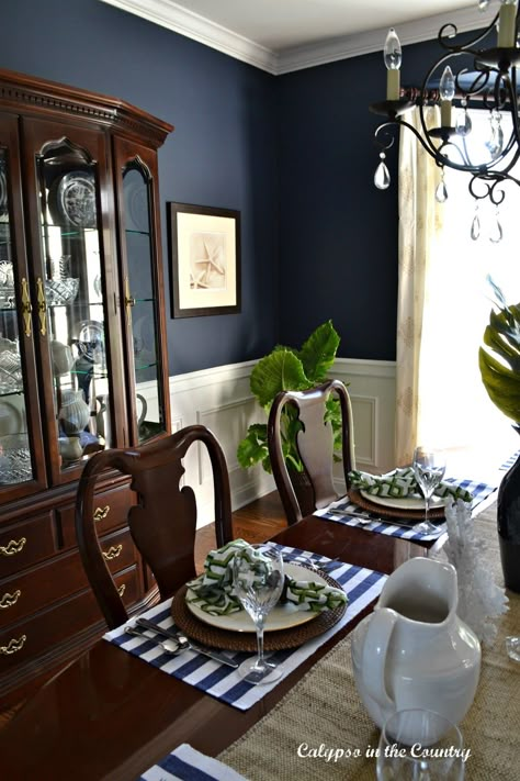 Navy Dining Room Coastal/Traditional style with Sherwin Williams Naval paint. #swnaval #navydiningroom #traditionaldiningroom #woodfurniture #brownfurniture #coastalstyle #traditionalstyle Dining Room Coastal, Navy Dining Room, Dining Room Navy, Dining Room Decor Traditional, Coastal Traditional, Red Dining Room, Coastal Dining Room, Traditional Dining Rooms, Dining Room Paint