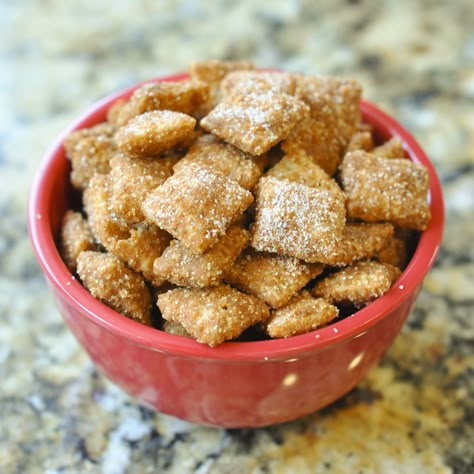 Churro Snack Mix Churro Muddy Buddies, Churro Puppy Chow, Chex Muddy Buddies, Chex Mix Original, Chex Mix Recipes Original, Original Chex, Puppy Chow Chex Mix Recipe, Chex Mix Puppy Chow, Chow Recipe