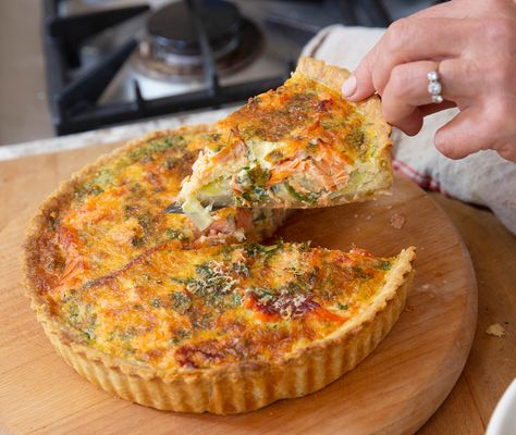 Quiche With Leeks, Leak Quiche, Quiche Recipes Leek, Smoked Salmon Quiche Recipes, Salmon And Leek Quiche, Annabel Langbein Recipes, Frittata Recipes Baked, How To Cook Leeks, Leek Quiche