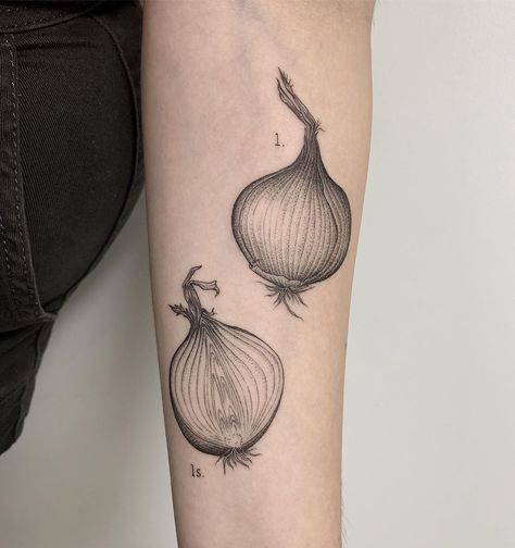 Michele Volpi ⋆ tattoo artist on Instagram: ““Onion botanical study: the whole bulb and its half” Thank you Nisan for traveling all the way from Istanbul and getting tattooed by me,…” Onion Tattoo Design, Onion Tattoo, Culinary Tattoos, Camping Tattoo, Getting Tattooed, Bbq Garden, Taboo Tattoo, Botanical Study, Glyph Tattoo