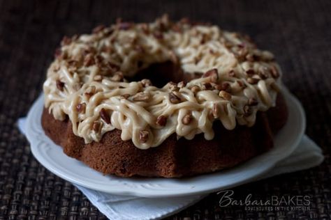 OATMEAL RAISIN PECAN BUNDT CAKE WITH CARAMEL ICING Cookie Bundt Cake, Caramel Icing Recipe, Cake With Caramel Icing, Pecan Bundt Cake, Raisin Cake, Oatmeal Raisin Cookie, Delicious Oatmeal, Raisin Cookie, Cake With Caramel