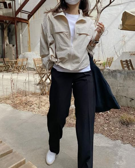 Basic Minimalist Outfit, Minimalist Outfit Ideas, Army Outfit, New Look Clothes, Fashion Major, Simple Casual Outfits, Head Scarf Styles, Casual Day Outfits, Stylish Work Outfits