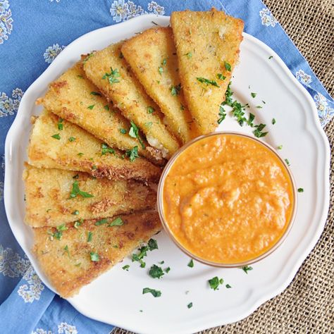 Fried Manchego Cheese with Romesco Sauce Tapas Party, Romesco Sauce Recipe, Romesco Sauce, Queso Manchego, Manchego Cheese, Tapas Dishes, Tapas Recipes, Spanish Tapas, Spanish Food