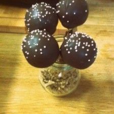 Alcohol Cake Pops - bite sized treats with a kick! Infused Cake Pops, Alcohol Infused Cake, Alcoholic Cake, Alcohol Cupcakes, Booze Balls, Coconut Oil Cooking, Hello Shots, Alcohol Cakes, Alcohol Desserts