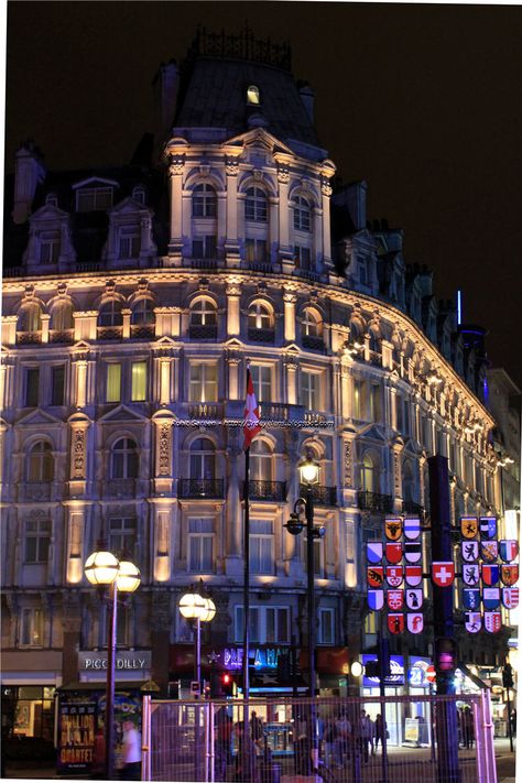 Leicester Square London Aesthetic, Europe Places, Pictures Of England, Leicester Square London, London Theme, Leicester England, England Aesthetic, London Dreams, London Baby