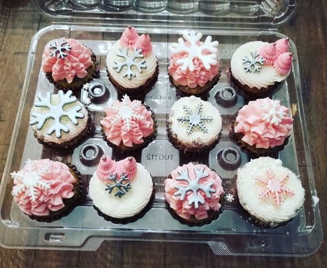 Winter Onederland Cupcakes Girl, Winter Birthday Cupcakes, Winter Onederland Cupcakes, Winter Onederland Party Cupcakes, Winter Onederland Finger Foods, Pink Winter Cupcakes, Winter Wonderland Dessert Table First Birthday, Winter Wonderland Cupcakes Pink, Winter Wonderland Cupcakes