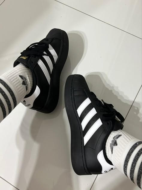 #vintage #trendy #outfits #adidas #adidasshoeswomen #coquette Super Star Shoes, Apocalypse Aesthetic, Expensive Shoes, Adidas Shoes Women, Shoes Ideas, Star Shoes, School Clothes, Swag Shoes, Outfits And Accessories